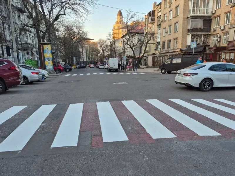 В Одесі оновлюють дорожню розмітку