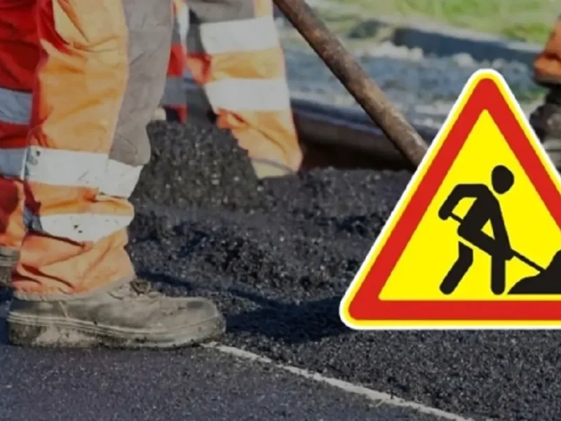 Ремонт дорог: дорожный знак и укладка асфальта