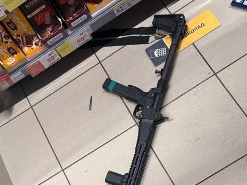 Теракт у Києві: озброєний чоловік влаштував стрілянину та захопив заручників у супермаркеті