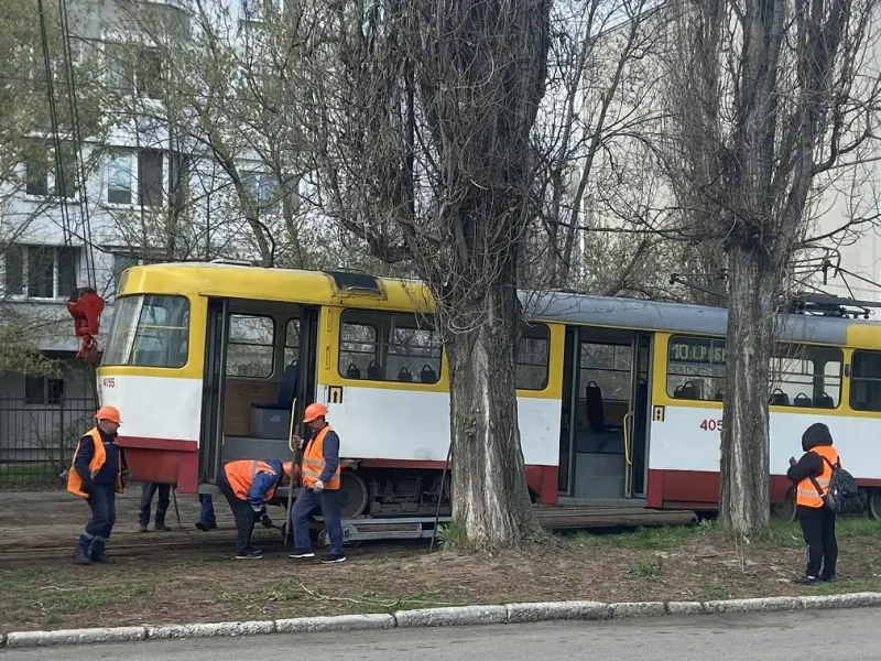 В Одессе на улице Авиационной трамвай сошел с путей