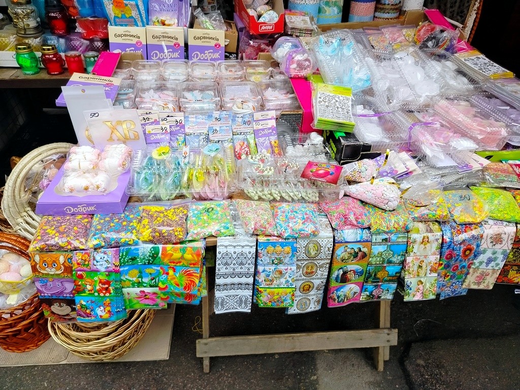 Великодні товари в Одесі