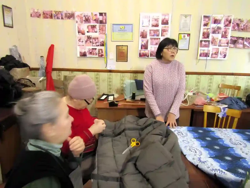 Зоя Шупарська у волонтерському центрі