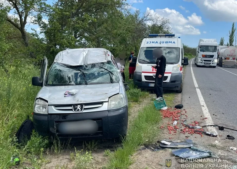 Аварія сталася на трасі Одеса – Рені біля села Мирне.
Через невдалий обгін зіткнулися автомобілі під керуванням жителів Кілії та Одеси
