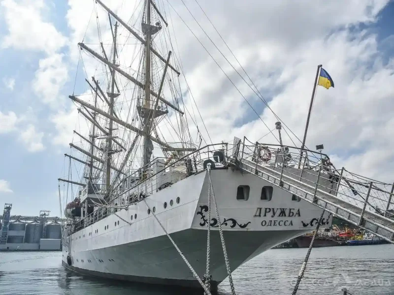 вітрильник "Дружба" в Одесі атаковано