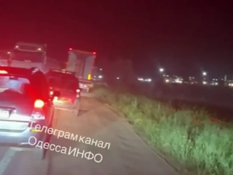 Пробка по дороге на Паланку в ночь на 23 мая 2026