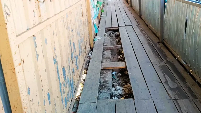 Провал у настилі