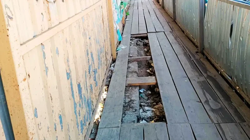 Провал у настилі