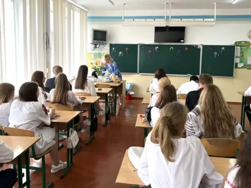 Старшеклассники в классе