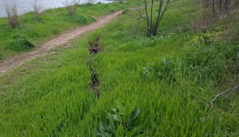 новая трещина на Золотом берегу