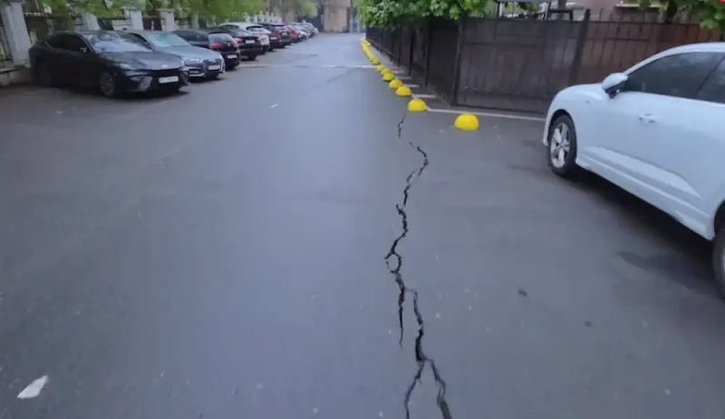 Аркадія тріщить і просідає