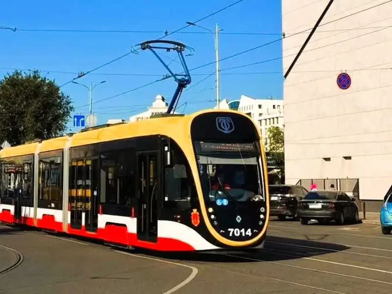 Трисекційний трамвай