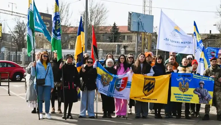 Учасниці акції на підтримку полонених та зниклих безвісти