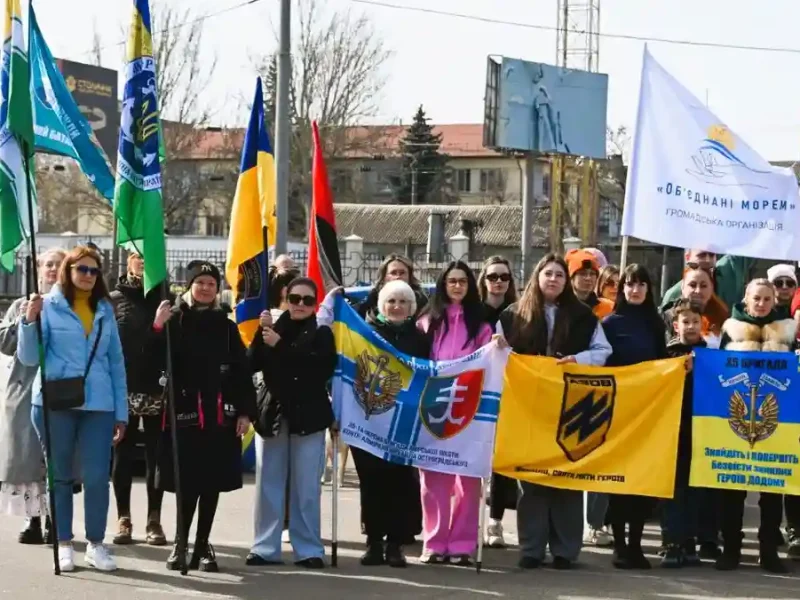 Учасниці акції на підтримку полонених та зниклих безвісти
