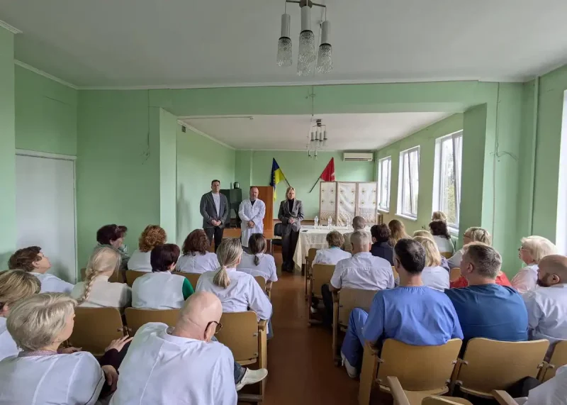 врачи