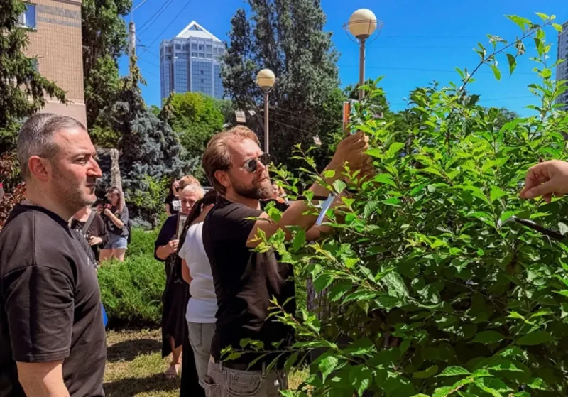 В Одесі прикрасили Дерева пам’яті на честь загиблих і зниклих безвісти захисників