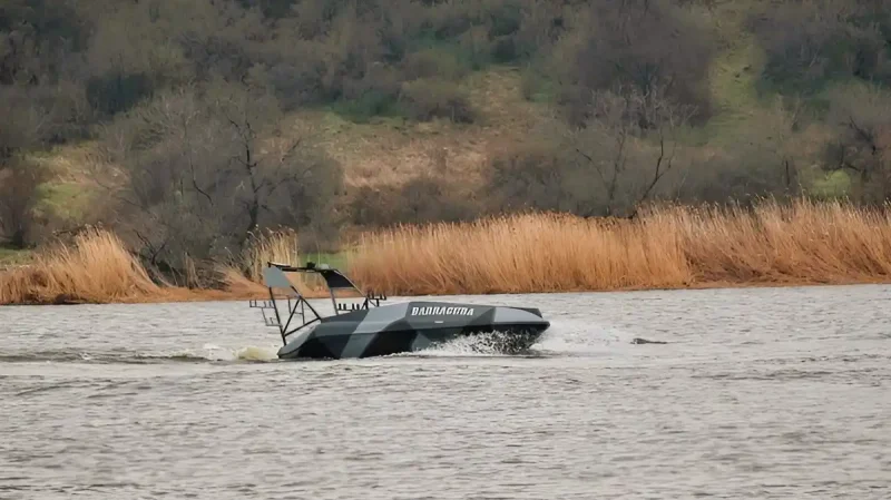 Дрон Барракуда у водах Дніпра