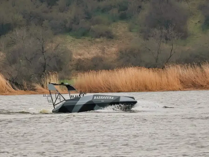 Дрон Барракуда у водах Дніпра