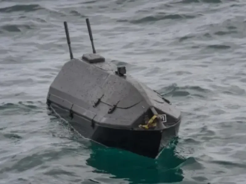 Морской дрон в море