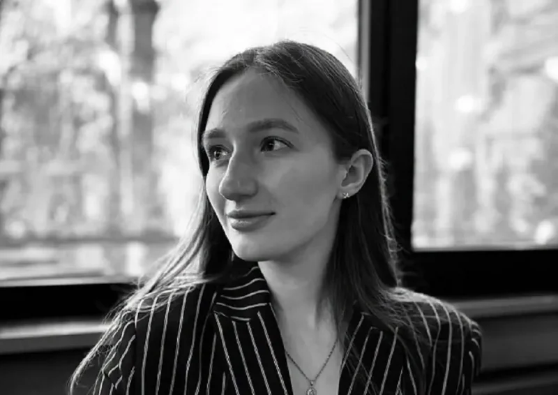 Уламки «Шахеда» вбили на одеському пляжі 26-річну керівницю діагностичного центру