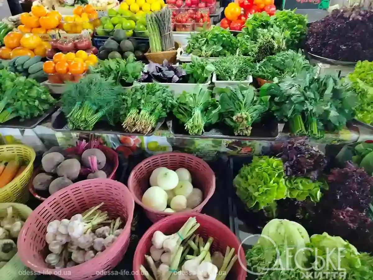 Продаж зелені на Привозі