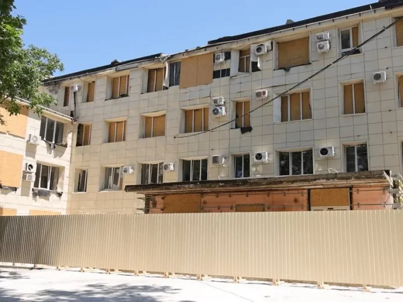 В Одесі відновлюють пологовий будинок № 5, будівля якого зазнала значних руйнувань під час ворожої атаки ударними дронами