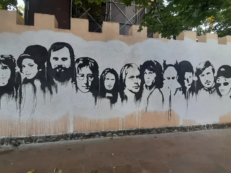 В Одесі вимагають прибрати портрет Віктора Цоя та російськомовні написи зі «стіни рок-н-ролу» в Літньому театрі