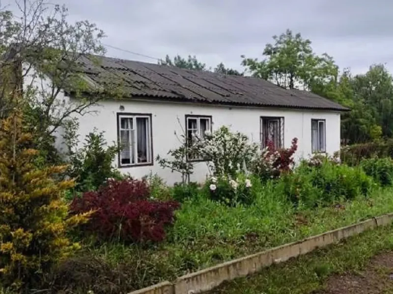 Одноэтажное административное здание КП «Горзелентрест» в Одессе после ночной атаки, 1 июня 2026