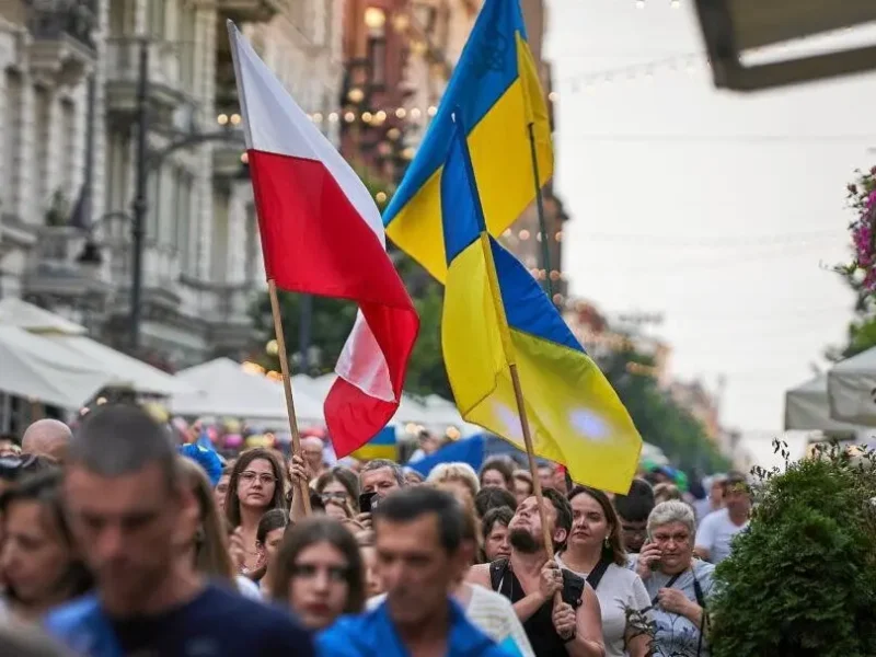 Хода з українським та польським прапорами