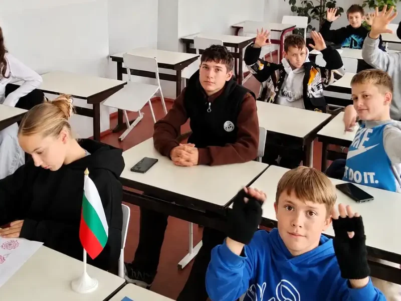 Учні п'ятого класу у Рені вивчають болгарську