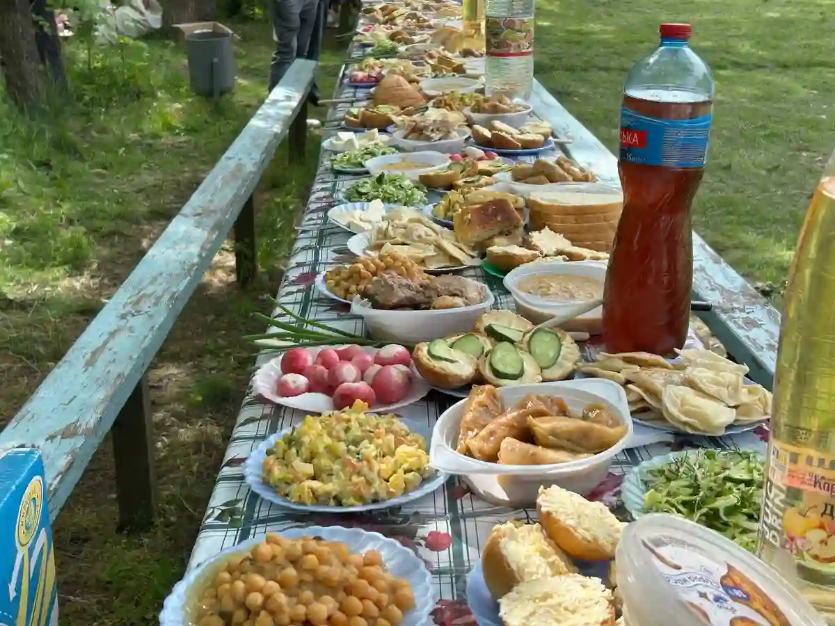 Накрытый стол в Загниткове