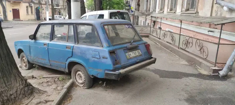 Кинуті авто у центрі Одеси