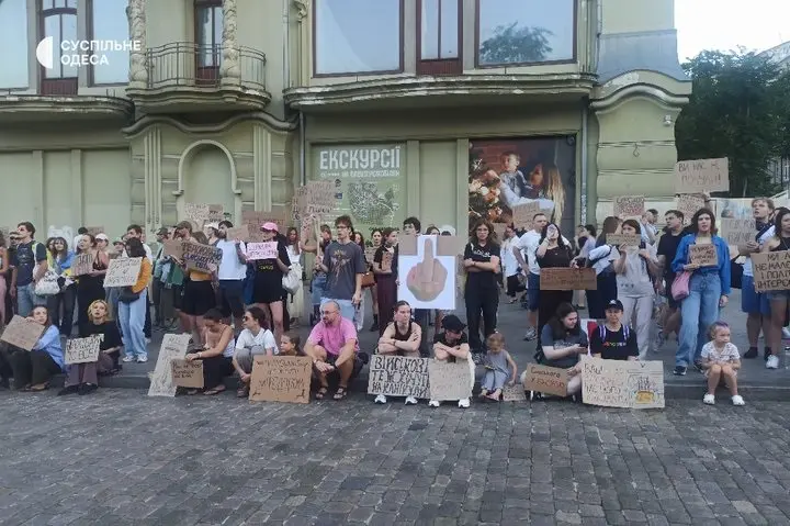В центре Одессы вечером 19 июля четвертый день подряд прошла акция в поддержку бывшего министра обороны Украины Михаила Федорова