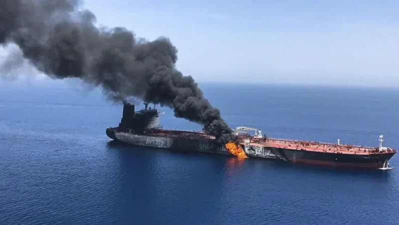 горить танкер в Азовському морі