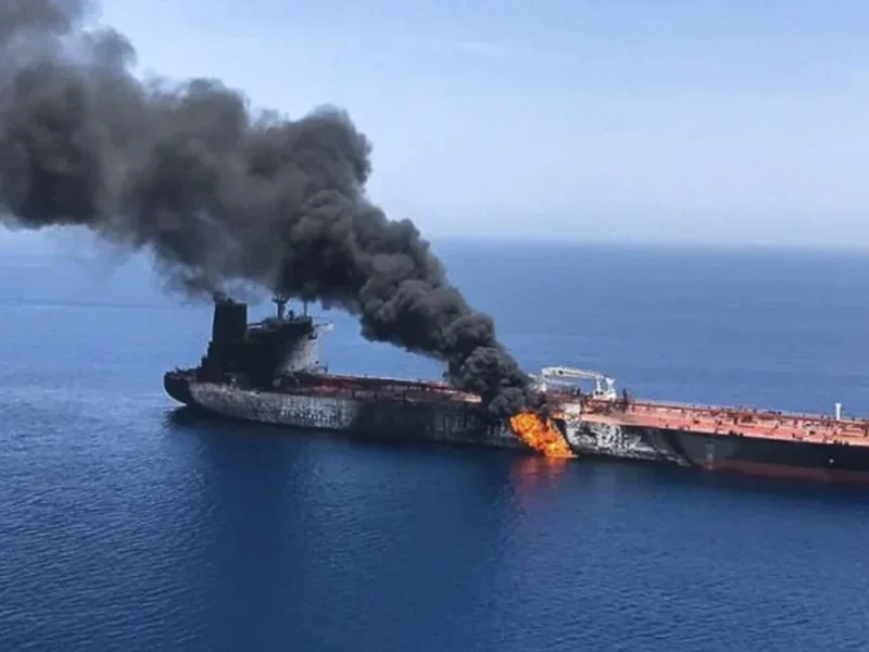 горить танкер в Азовському морі