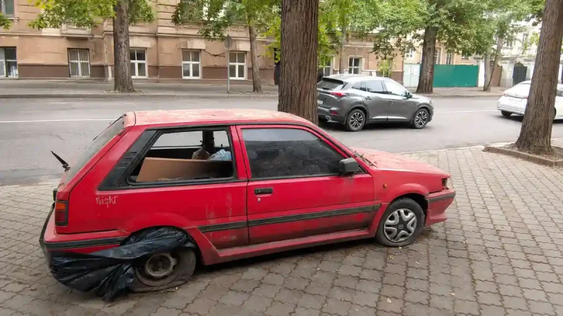 Кинуте авто у центрі Одеси