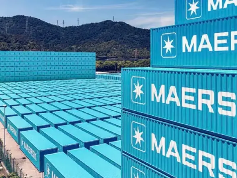 Контейнеры Maersk в порту