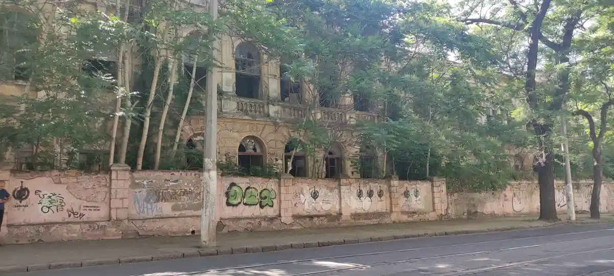 Заброшенное здание на Мечникова, 15