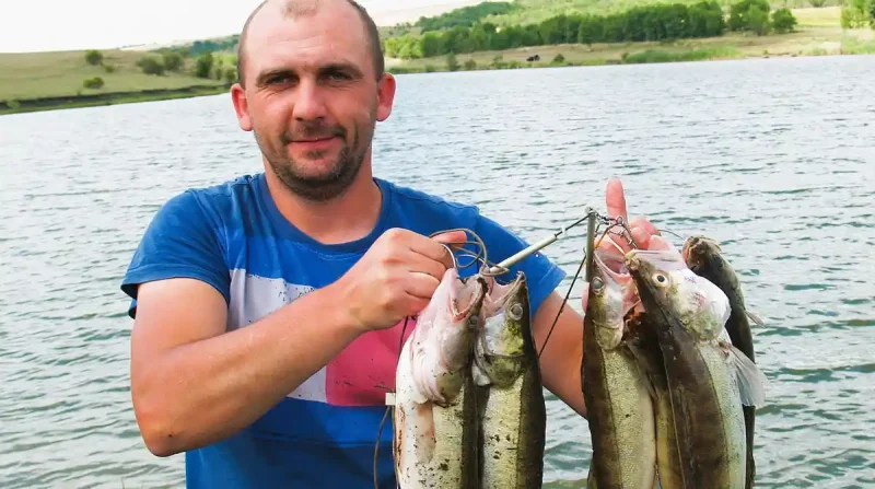Олександр Волошин з трофейними судаками