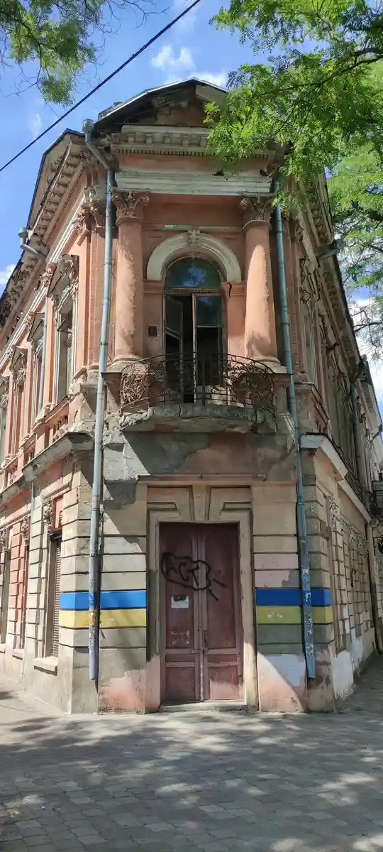 Дом на углу Новосельского и Преображенской