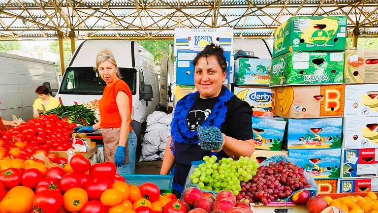 Продавчиня з одеського привозу