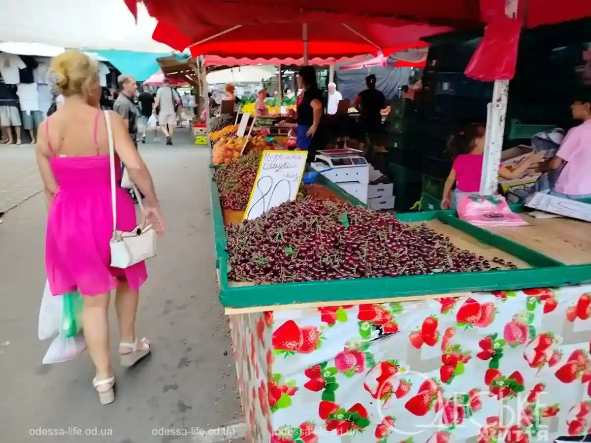 Фруктові ряди Привозу
