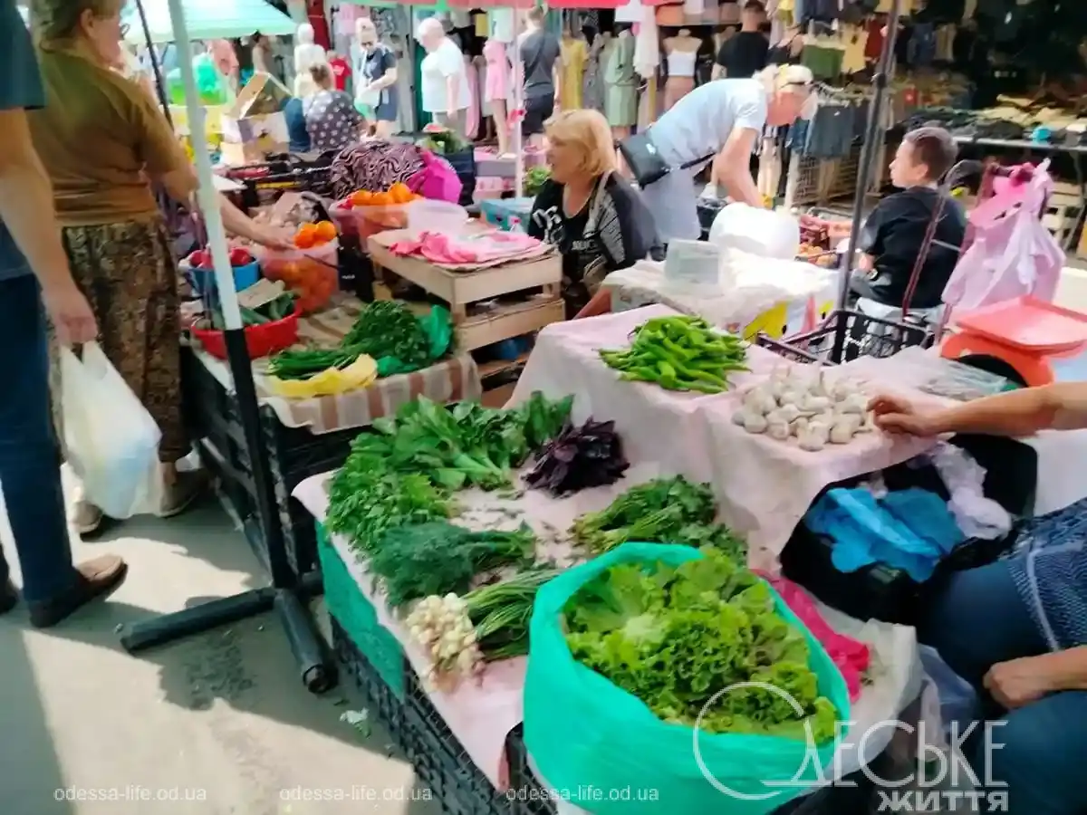 Овочі на Привозі у липні