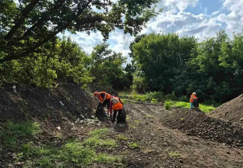 У Хаджибейському районі Одеси прибирають сміттєзвалище завдовжки понад 300 метрів