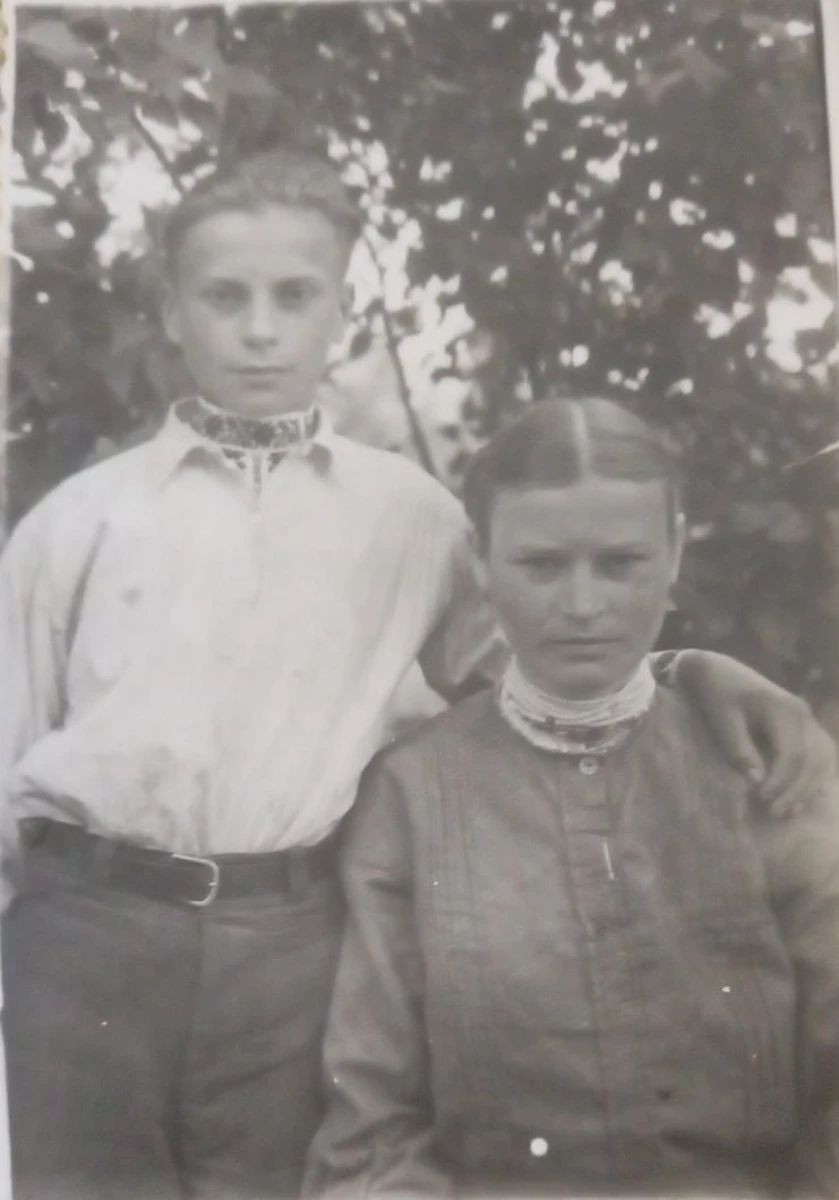 Євдокія Слідянська з братом
