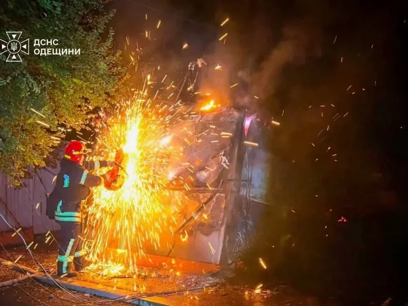 Нічна атака на Одещину: рятувальники показали наслідки