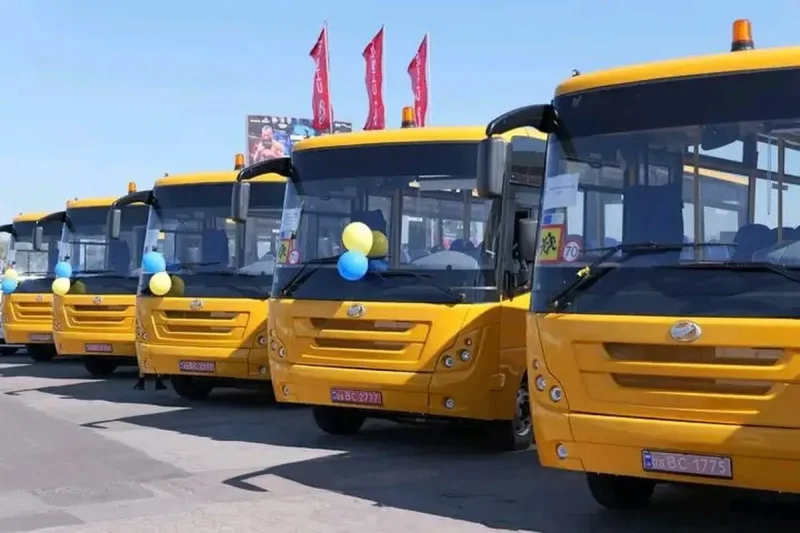 Шкільні автобуси