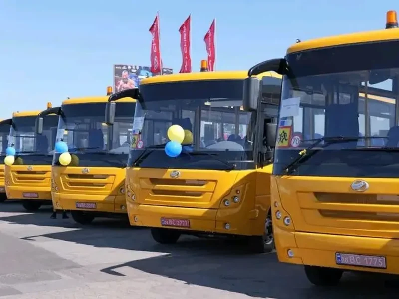 Шкільні автобуси
