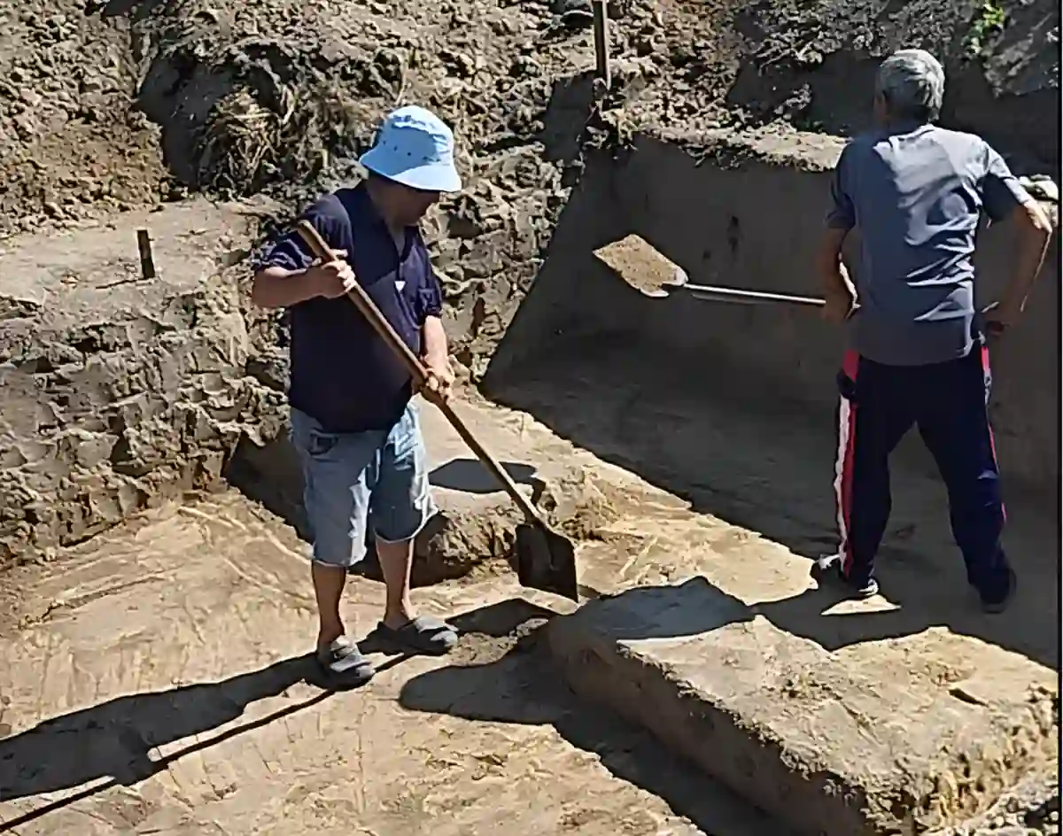 Помощники архелогов - раскопки продолжаются