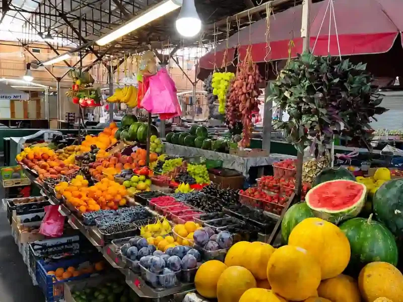Новий базар: продаж фруктів