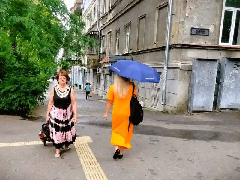 Август по-одесски: город вдруг накрыл тихий осенний дождь — фоторепортаж